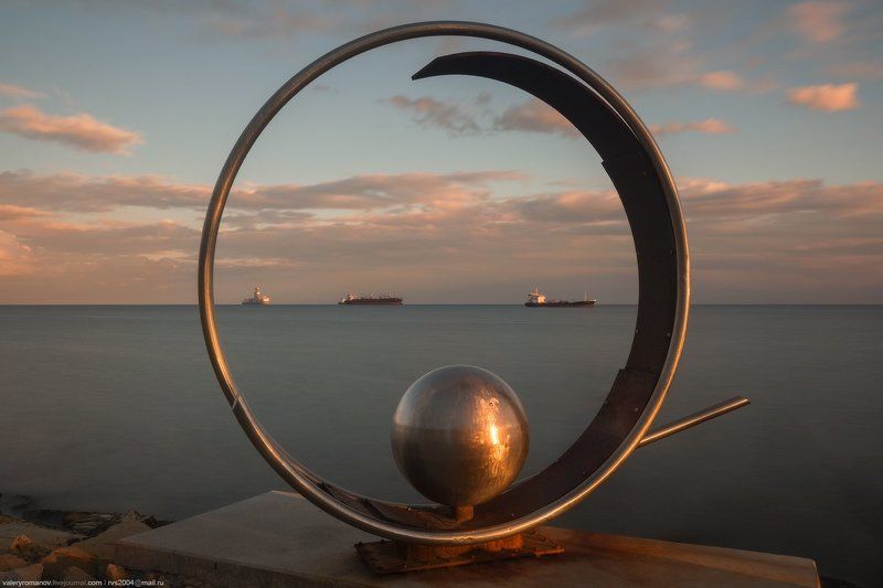 Море, Небо, Закат, Природа, Облако, Пляж, Лето, Вода, Берег, Путешествия, Каникулы, Ночь, Остров, Сумерки, Облачность, Синий,  Горизонт, Пейзаж, Морской пейзаж, Скульптура, Корабль, Лимассол, Кипр На рейде Лимсассолаphoto preview