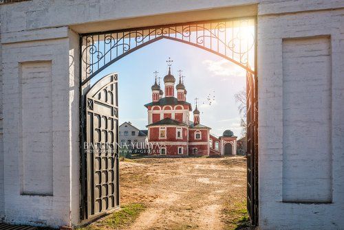 Церковь Смоленской иконы в Богоявленском монастыре в Угличе
