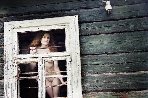 В клетке