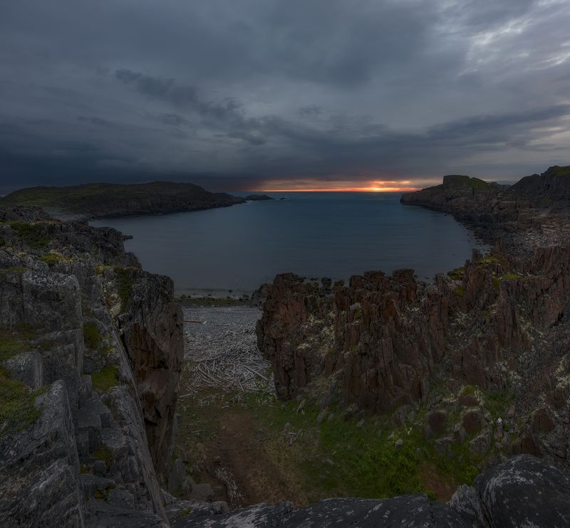 Дальние зеленцы, побережье Баренцево моря, рассвет  Первые проблески рассветаphoto preview