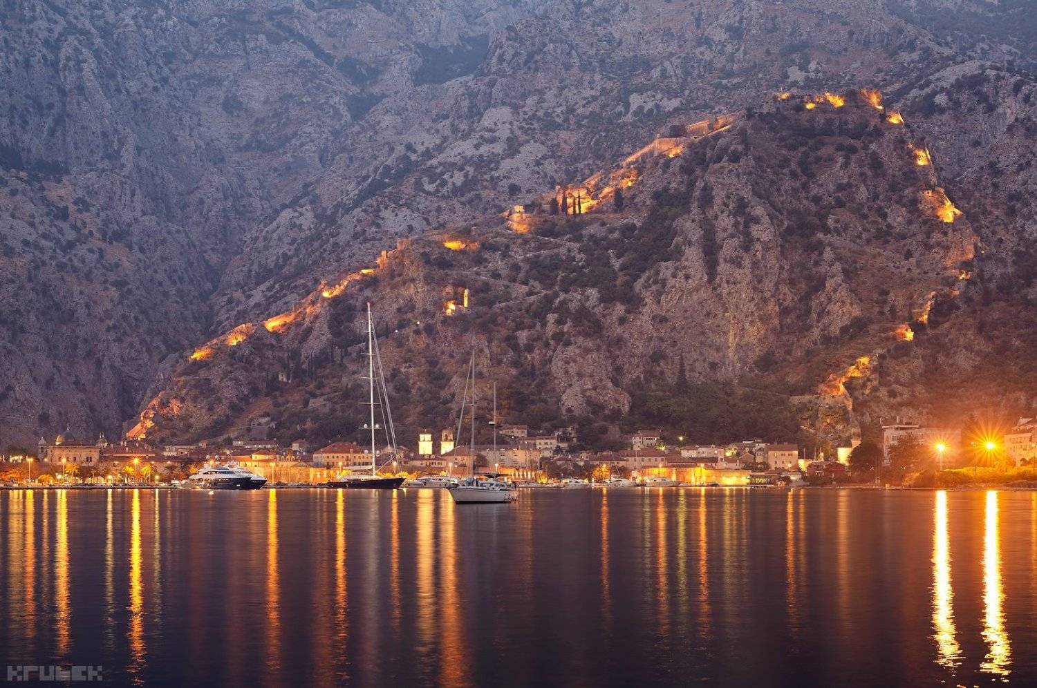 Янтарная крепость. Автор: KrubeK черногория, котор, адриатика, горы, крепость, KrubeK