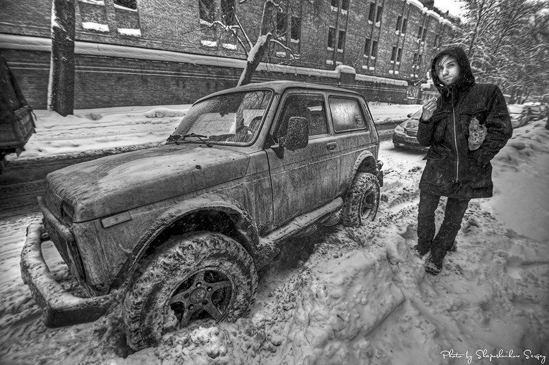 проходя мимо грязной машины в снегопад с сушками...photo preview
