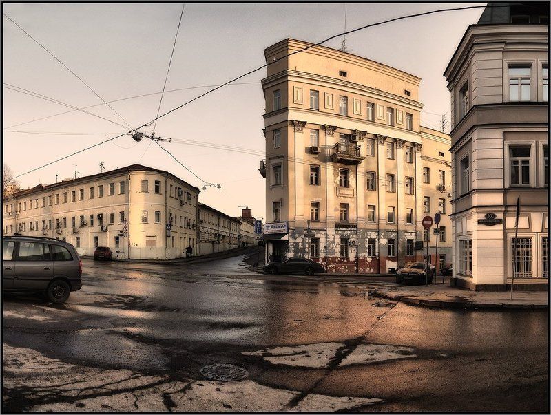 Паук над площадью. Городские прогулкиphoto preview