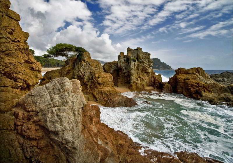 между скал. Автор: Сергей Гаспарян испания, коста-брава, скалы, море, средиземное море, пейзаж, Сергей Гаспарян