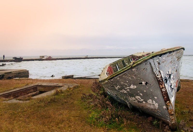 Уплыть бы далеко далекоphoto preview