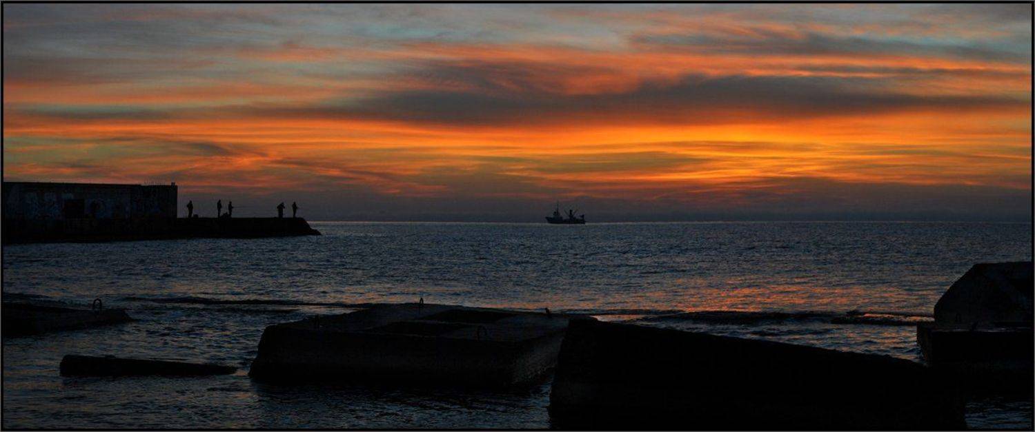 Рыбалка на рассвете. Автор: Владимир Метцгер крым, рассвет, Владимир Метцгер