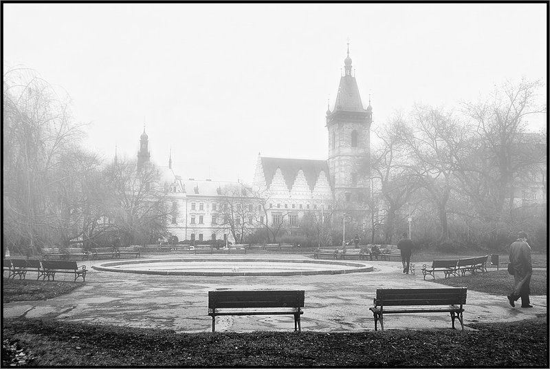 В тумане глуше шум шагов...photo preview