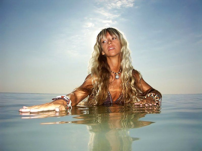 лето, море, девушка Морская гладьphoto preview