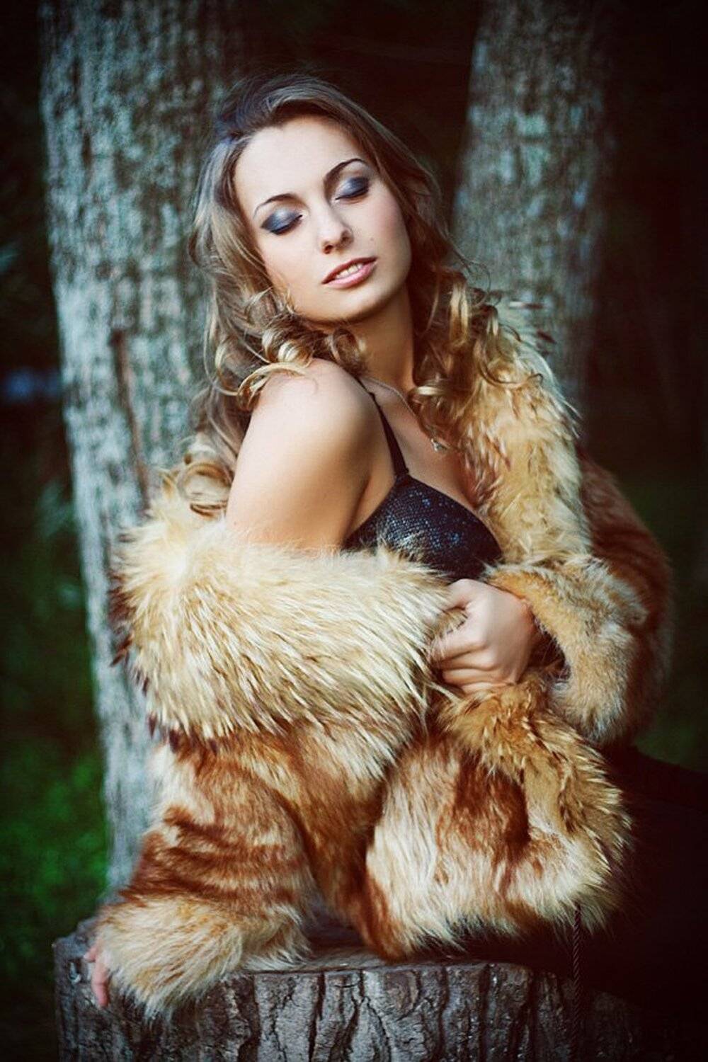 *****. Автор: Алина Рафаловская девушка, юля, глаза, макияж, шуба, мех, лес, Алина Рафаловская