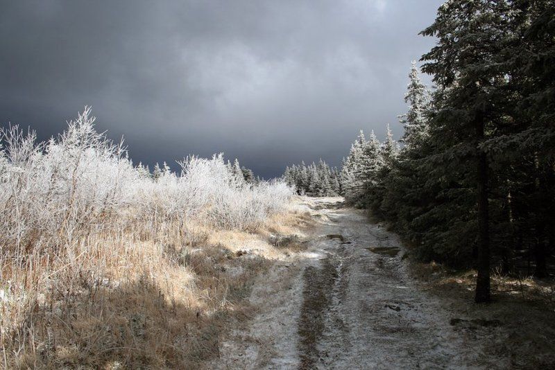 таганай, октябрь, тучи, снег Черные тучи, белый светphoto preview