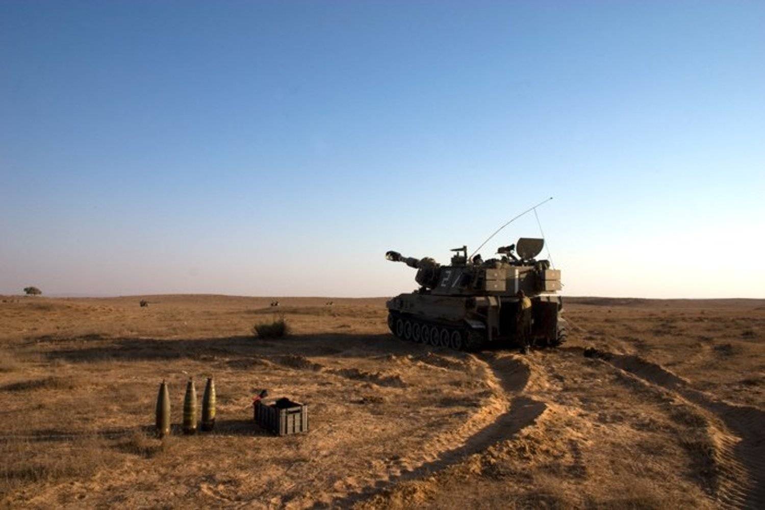 Перед выстрелом. Автор: IgalSc igalsc, genre, army, raw, IgalSc