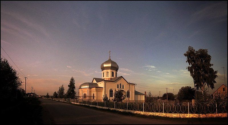 храм, небо, человек Храм во имя свв. бесср. Косьмы и Дамиана в п. Новосемейкиноphoto preview