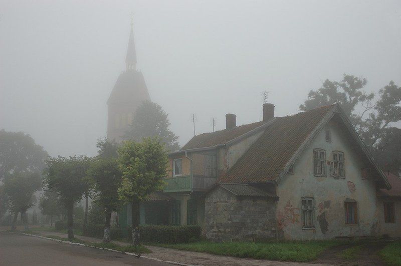 утро, туман, кирха когда все ещё спятphoto preview