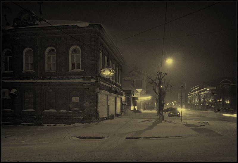 Ночь в уездном городке...жалит колкою пургой...photo preview