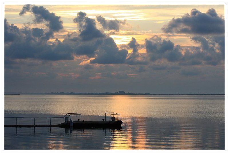 море, рассвет, пирс, облака Перламутровий світанок.photo preview