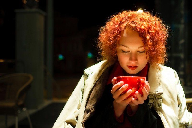 Холодный вечер. Чашка капучино.photo preview