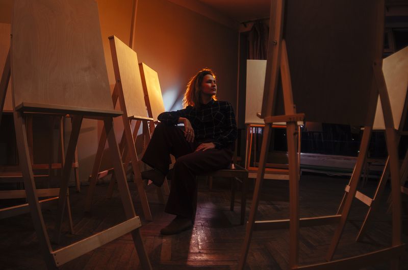 портрет, девушка Художникphoto preview