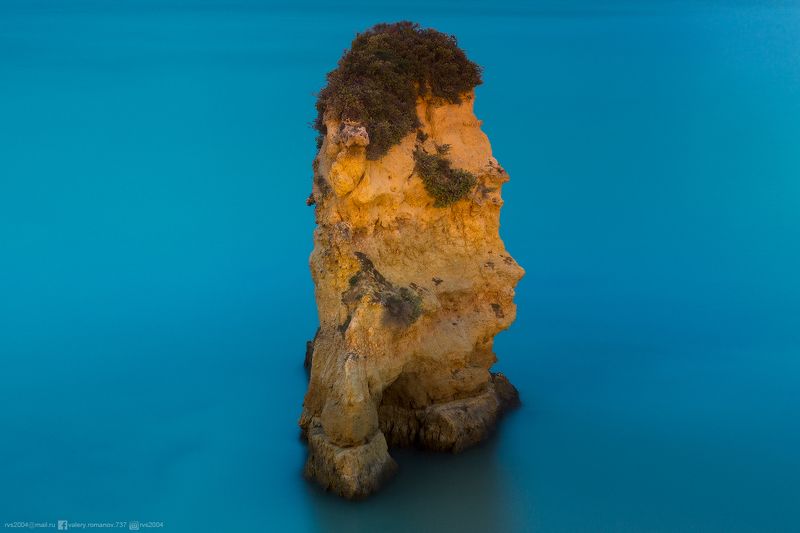 Природа, Море, Скала, Синий, Берег, Пляж, Остров,  обрыв, Лето, Вода, Пейзаж, Морской пейзаж, Небо, Песок, Камень, Европа, Лагуш, Португалия, оранжевый, желтый Electric dawn – Электрический рассветphoto preview