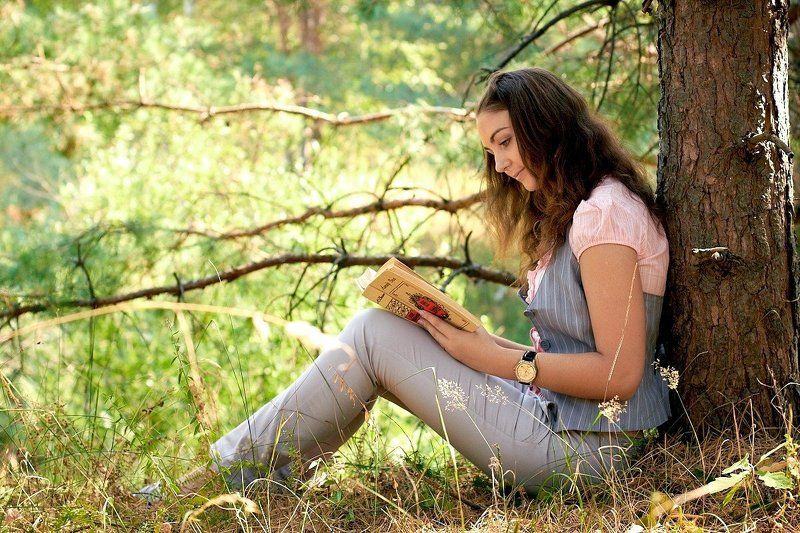 книга, лес, , девушка Уголокphoto preview