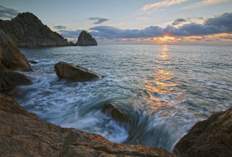 утро, крым, небо, облака, море, солце, свет, лучи, пейзаж, природа, берег, камни, скалы, волна, восход, Утро.photo preview