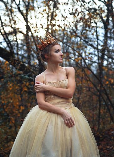 Видит - полянка прекрасная,