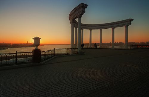 Хороший день ласкает уходя...