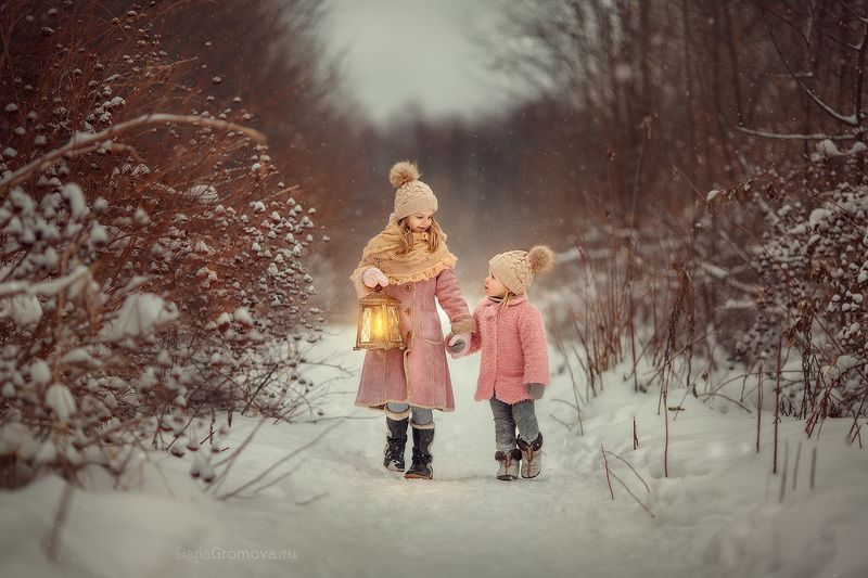 портрет, дарья громова, фотография, фото, фотоарт, фотограф, закат, детский портрет, дети, ребенок, сестры, малыш, девочка, мальчик, детская, фотосессия, фотосъемка, лет, фонарик, розовый На лесной тропинкеphoto preview
