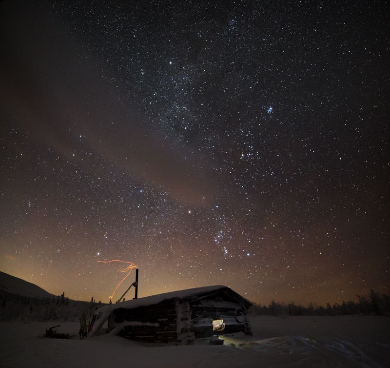зима, горы, урал, снег, звезды, млечный путь, орион, избушка, окно, свет, восход, луна, облака, романтика, антон селезнев Перед восходом Луныphoto preview