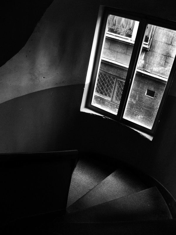 Вниз по лестнице по этойphoto preview