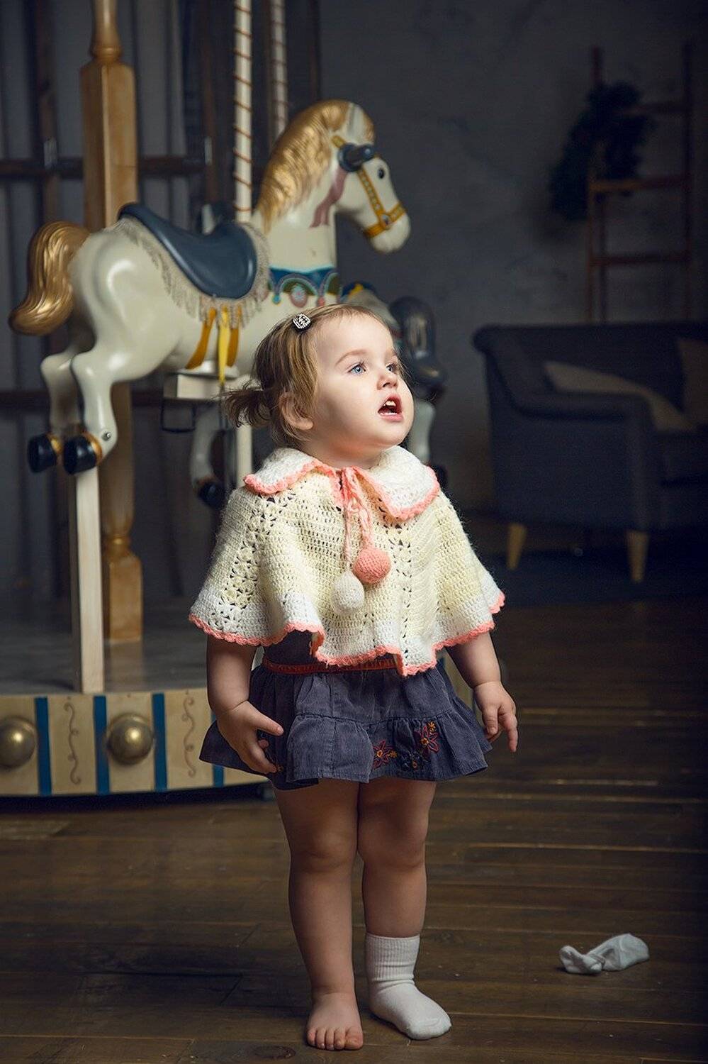 Девочка в белом носочке. Автор: Дарья Комарова девочка, носок, белый, малыш, малышка, ребенок, милый, Дарья Комарова