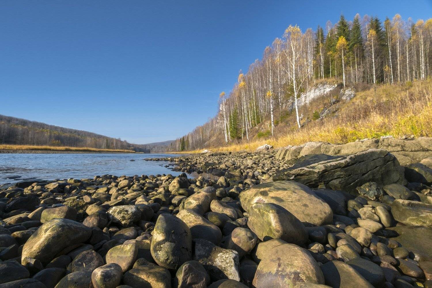 Осенний полдень. Автор: Савицкий Ян осень, Урал, Губаха, река, валуны, полярик, река, небо, Савицкий Ян