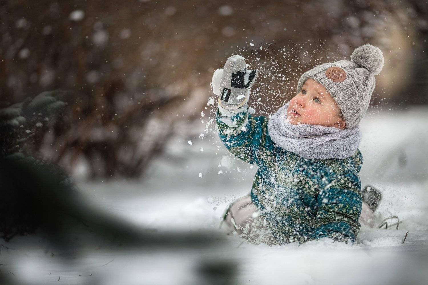 Мама, что это? Это же мухи! Белые мухи!. Автор: Новицкая Татьяна снег, ребенок, мухи, снегопад, зима, Новицкая Татьяна