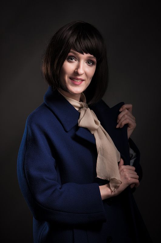 портрет, гламур, фотостудия, студийная, постановочная, классический, женщина, взгляд, художественная, art, fine art, beauty, психологический, люди, улыбка Портрет дамы в синем пальто...photo preview