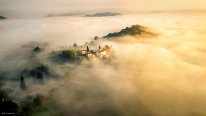 Потерянные в небеphoto preview