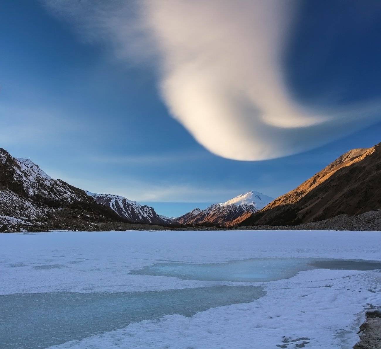 небесные корабли..... Автор: Эстелла горы, лентикулярные облака, эльбрус, Эстелла