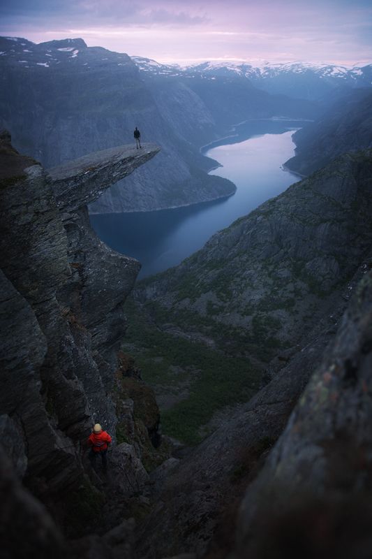 Троллтунга. Пропасть в 700 метровphoto preview