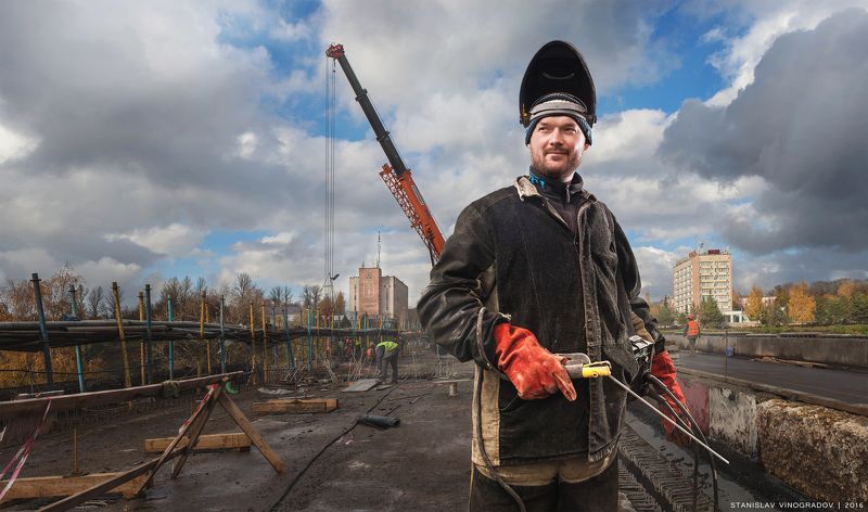 портрет, сварщик, работа, ремесло, человек, профессии, мост, сварка, плакат, постер, календарь Сварщикphoto preview