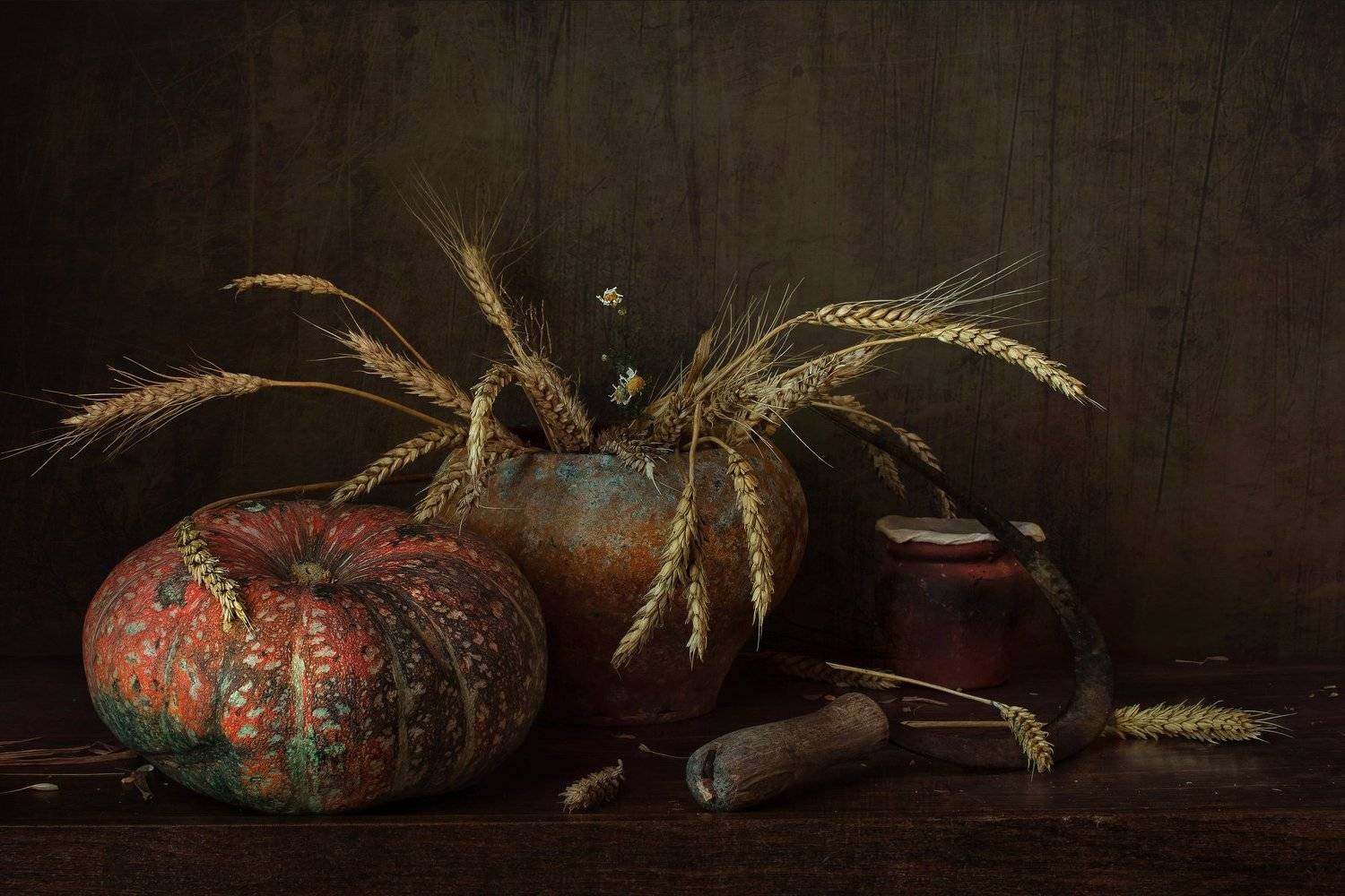 Букет из колосьев с ромашкой. Автор: Анна Петина натюрморт, тыква, колосья, ромашка, серп, Анна Петина