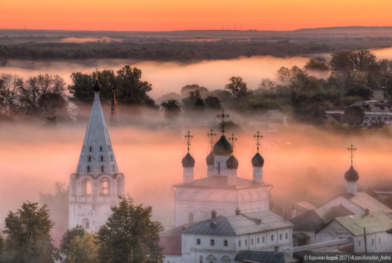 Тумана река...
