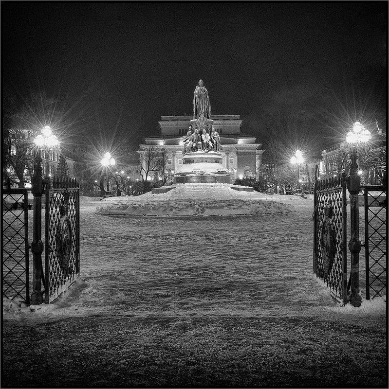 Гуляя по Невскомуphoto preview