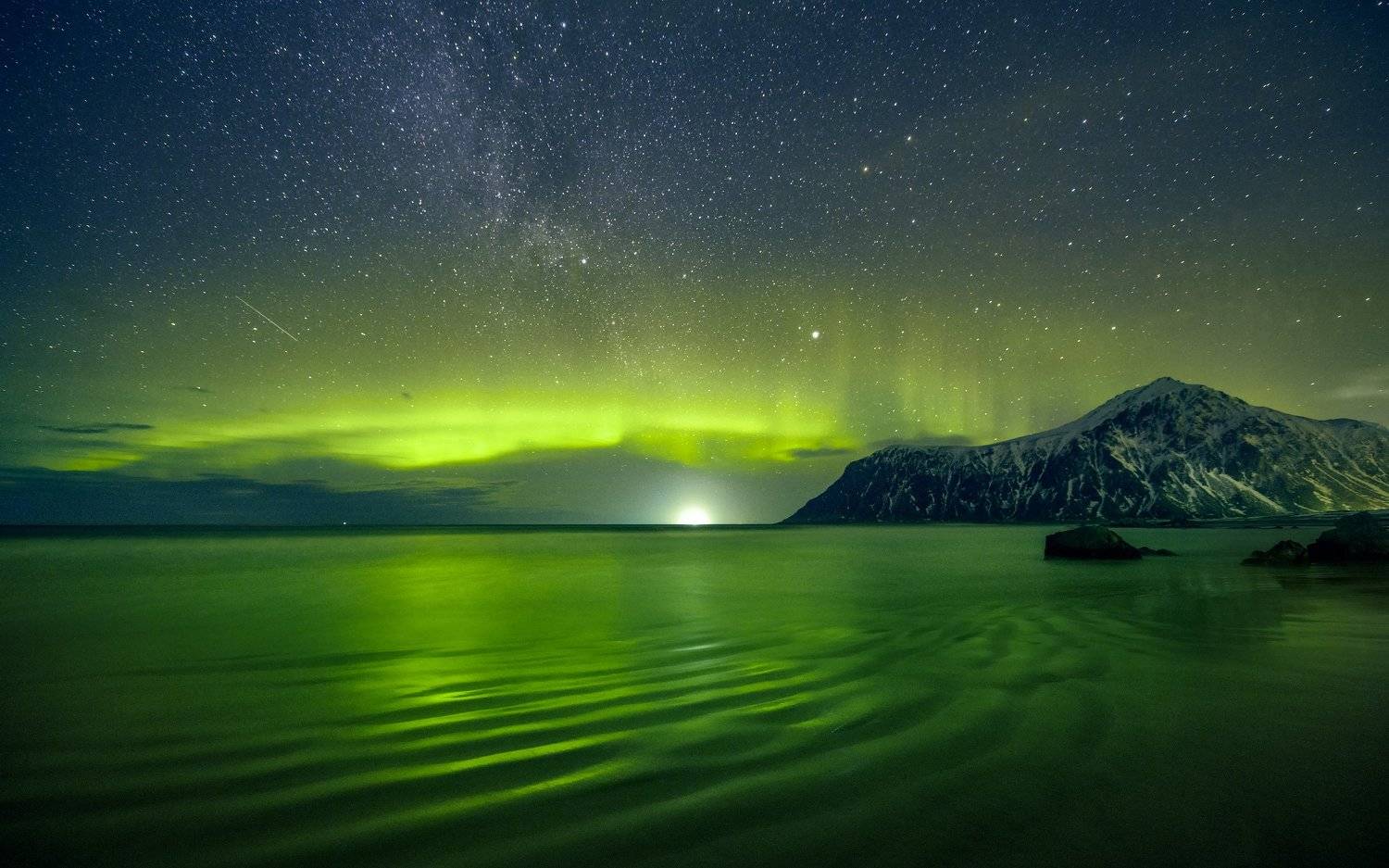 Глаз Арктического Дракона. Автор: Майк Рейфман aurora, aurora borealis, coastal, colour, ethereal, green, northern lights, lofoten, magic, magical, mood, mystic, night, nordic, nordland, norway, reflection, scandinavia, sea, skagsanden, sky, Майк Рейфман