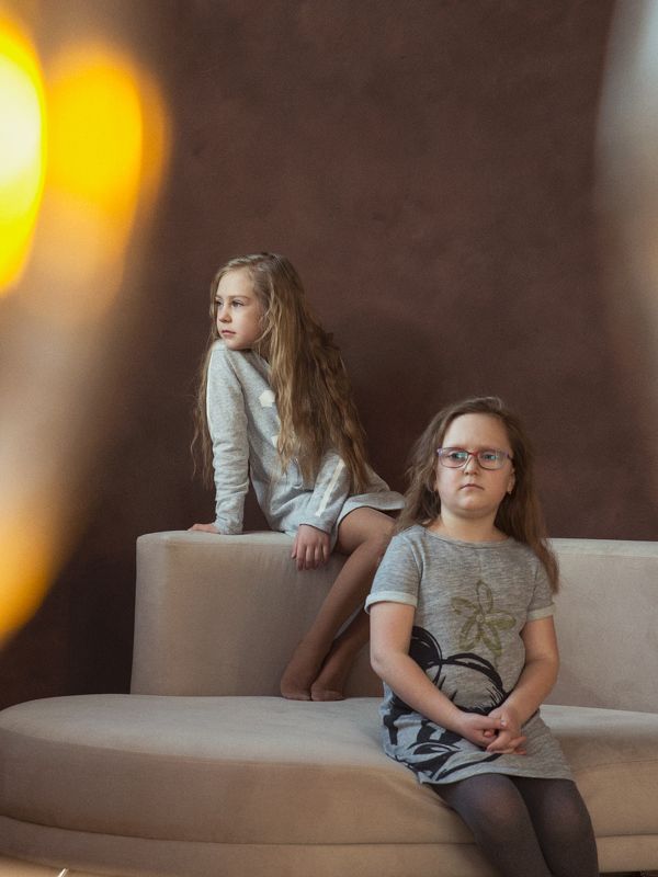 дети, девочки, сестры, кукла, студийное фото Дочки-материphoto preview