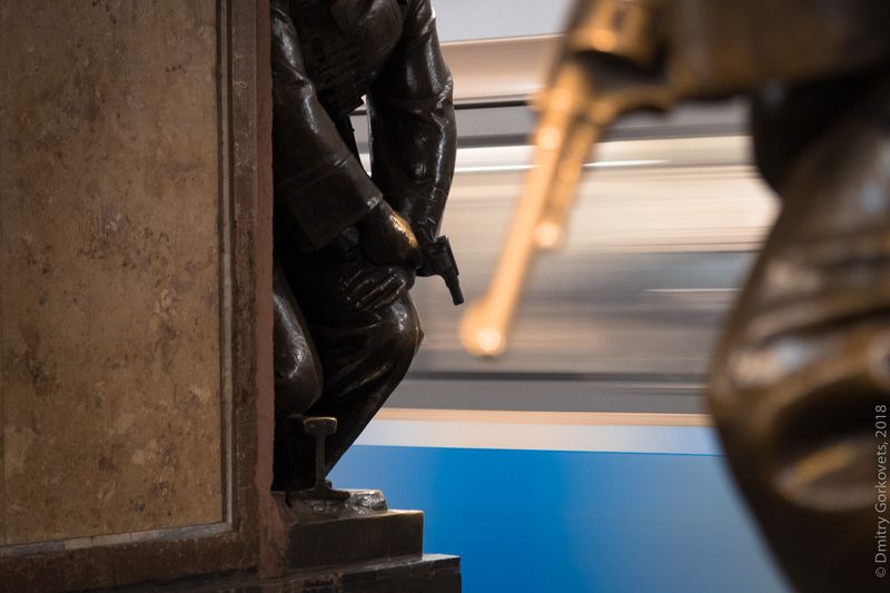 #photobydmitrygorkovets #streetphotography #moscow #moscowsubway Pistols. Moscow subway.photo preview