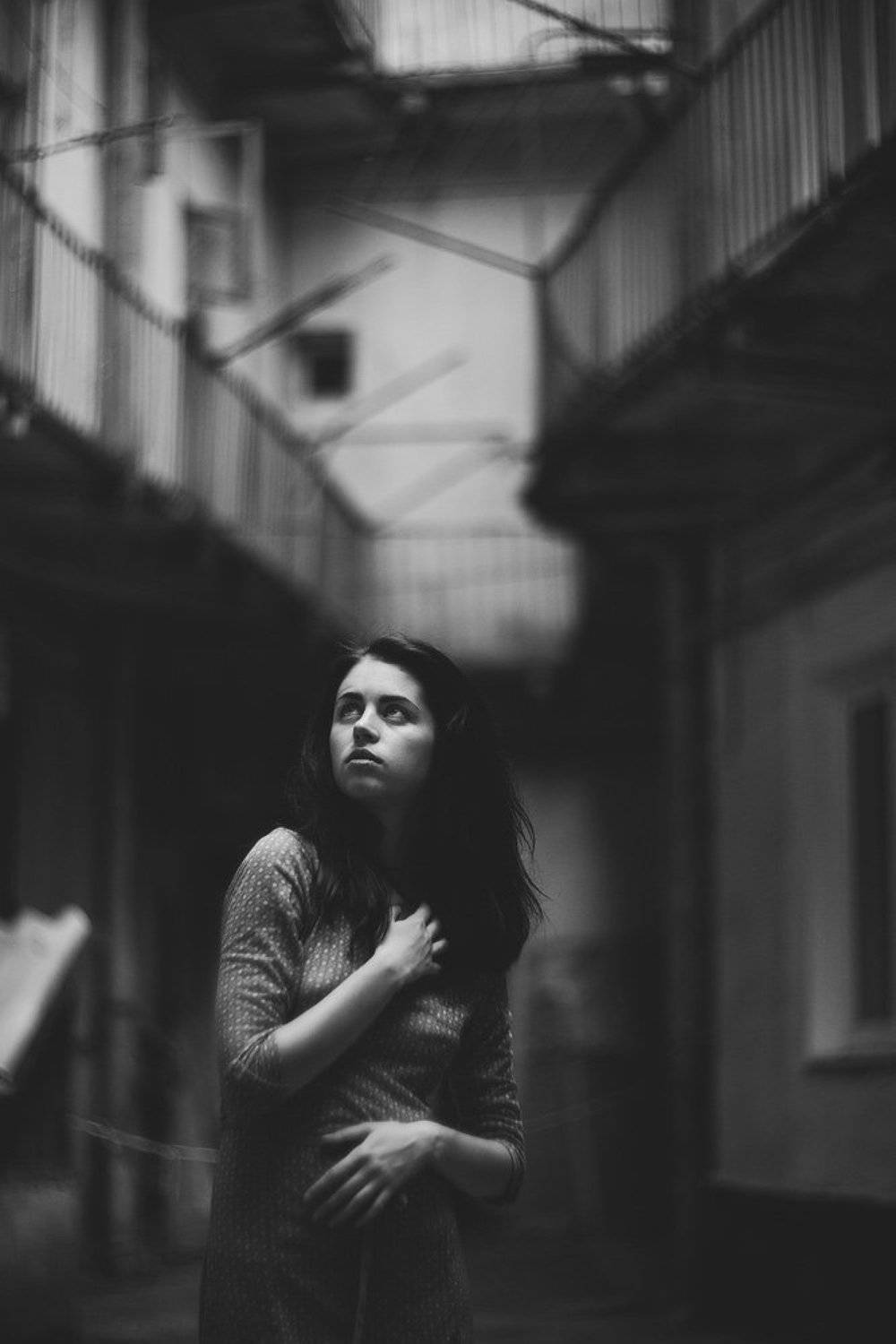 ///. Автор: Євген Кукулка дворик,львов,девушка,портрет,чб, Євген Кукулка