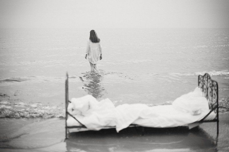 женщина, кровать, озеро, берег, одеяло, сон, вода, небо, портрет, dyadyavasya photo preview