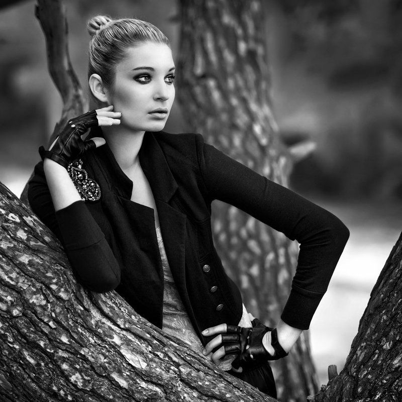 lud@s, square, bw, fashion, model, woman, portrait photo preview