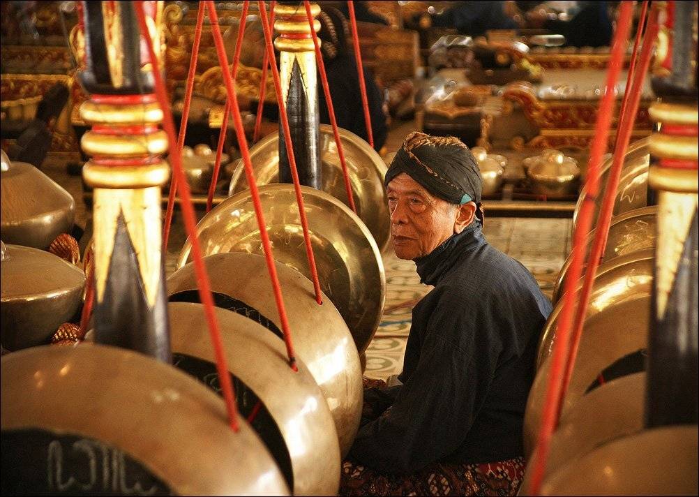 музыкант. Автор: Сергей Гаспарян индонезия, джакарта, музыкант, Сергей Гаспарян