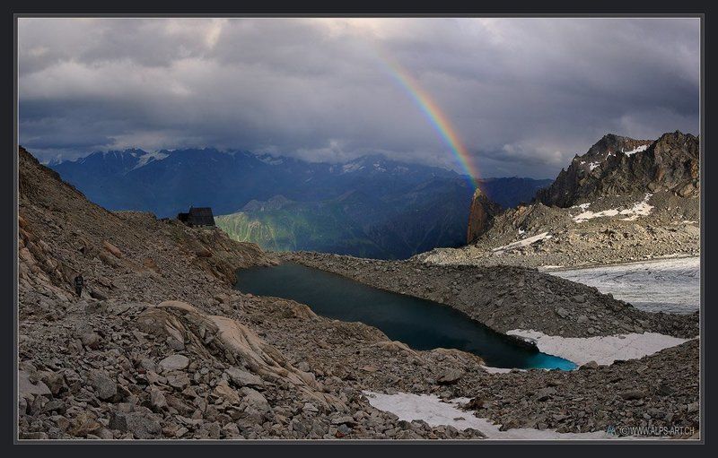 Про цветной мост над Колокольней, дом у изумрудного озера и одинокого путника, мечтающего о теплеphoto preview