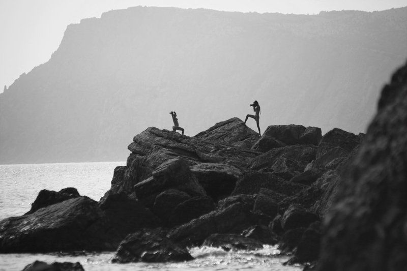 модель, фотограф, пленер, море, пляж, скалы photo preview