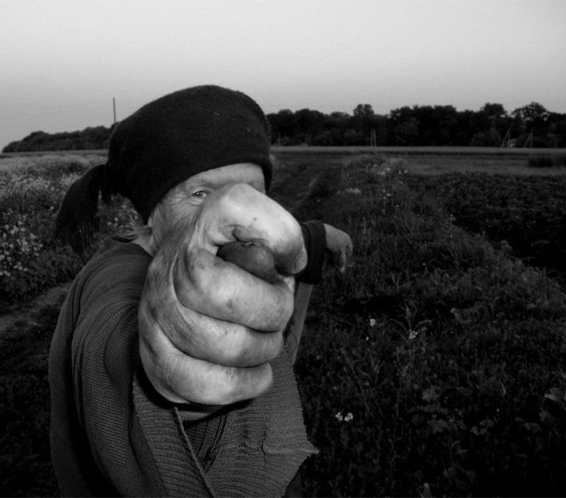 добрая и веселая бабушкаphoto preview